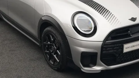 Car image 22