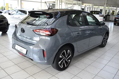Car image 3