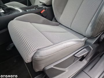 Car image 40