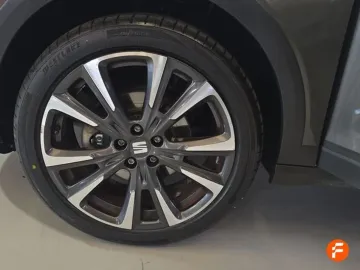 Car image 32