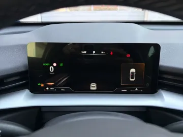 Car image 26