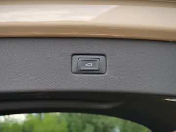 Car image 36