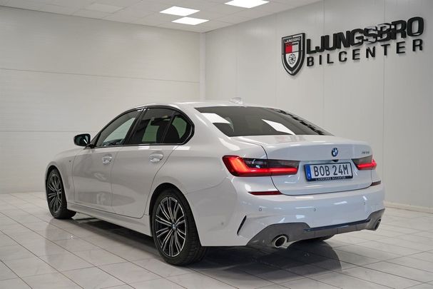 BMW 320i M Sport 135 kW image number 2