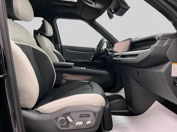 Car image 29