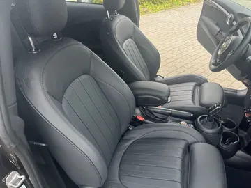 Car image 40