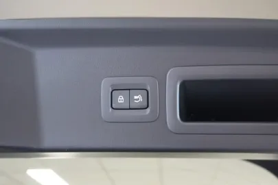 Car image 36