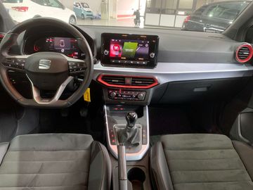 Car image 14