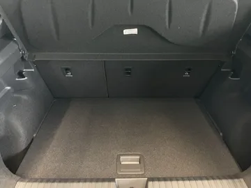 Car image 28