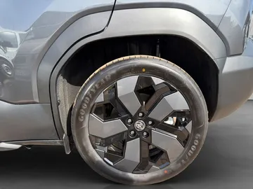 Car image 26