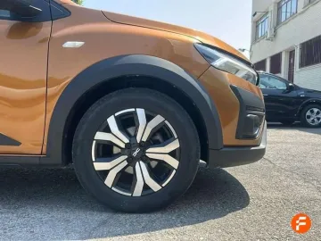 Car image 25