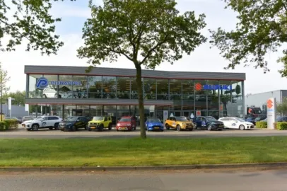 Car image 26