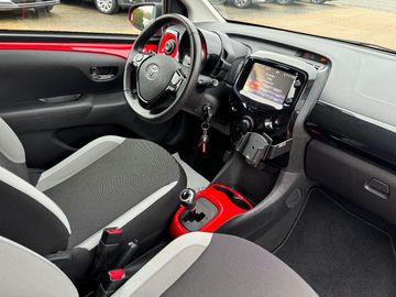 Car image 11