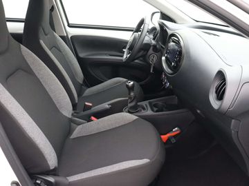 Car image 30