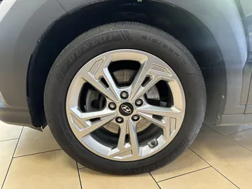 Car image 27