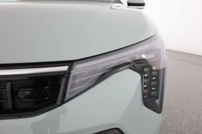 Car image 30