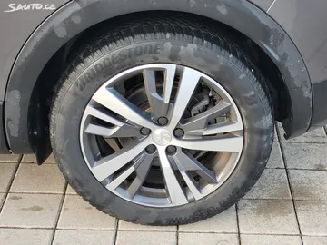 Car image 26