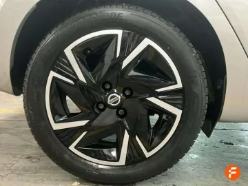 Car image 24