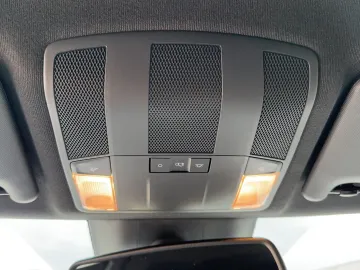 Car image 34