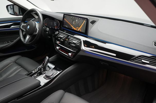 BMW 530i Touring Luxury Line 185 kW image number 6