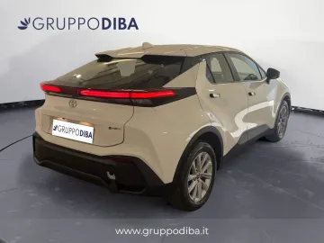 Car image 4