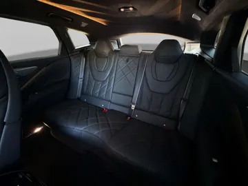 Car image 31