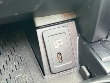 Car image 39