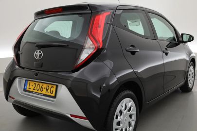 Car image 35