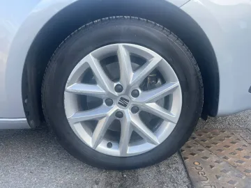 Car image 30