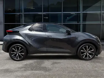 Car image 4