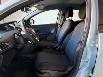 Car image 11