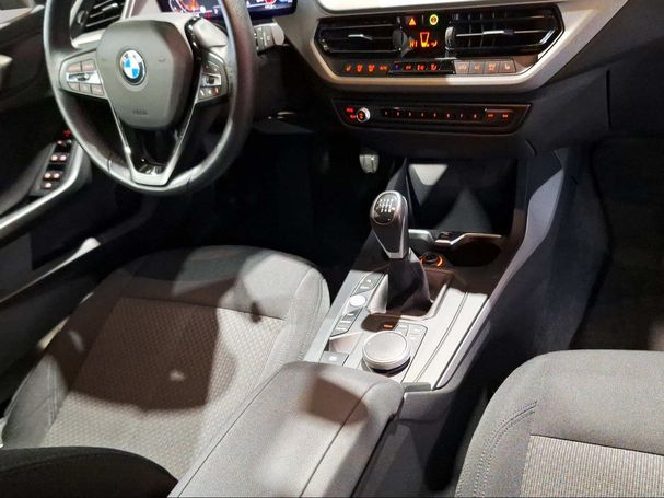 BMW 118i 100 kW image number 13