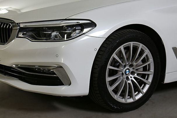 BMW 530d Touring Luxury Line 195 kW image number 18