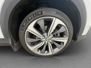 Car image 36