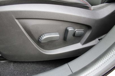 Car image 32