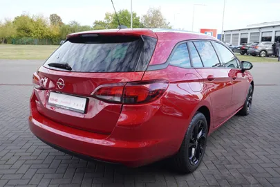 Car image 4
