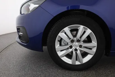 Car image 30