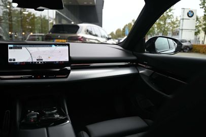 Car image 32