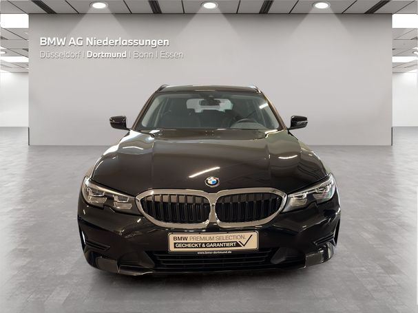 BMW 330e Touring 215 kW image number 2