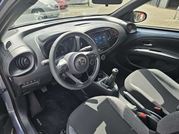 Car image 11