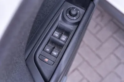 Car image 38