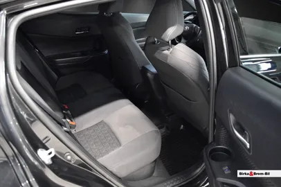 Car image 15