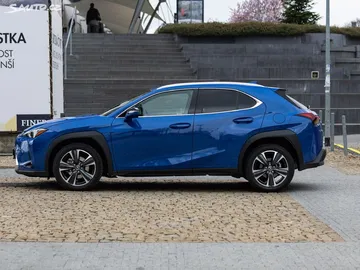 Car image 26