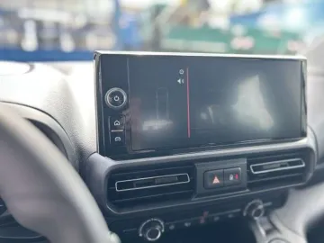 Car image 29