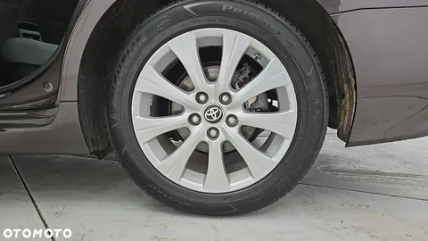 Car image 25