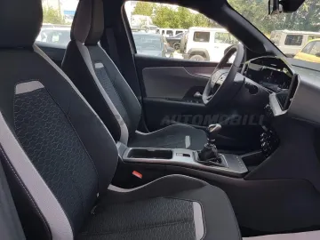 Car image 24