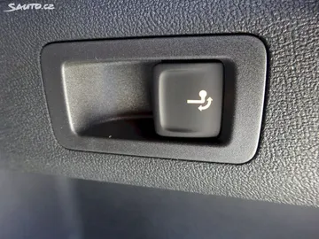 Car image 34