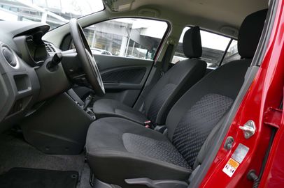 Car image 10