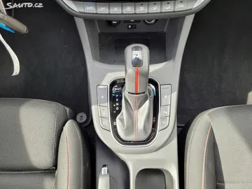 Car image 25