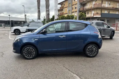 Car image 5