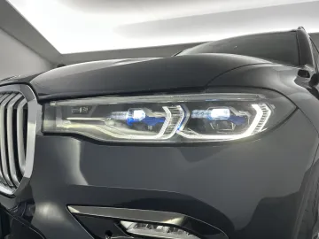 Car image 40